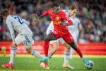 FC Nordsjællands Mohamed Diomande og FC Københavns William Clem i duel under topopgøret. Foto: Mads Claus Rasmussen/Ritzau Scanpix