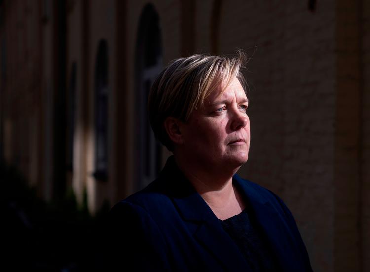 Advokat Karina Skou oplyser, at den 32-årige, der er sigtet for blandt andet bortførelse af en 13-årig pige, frivilligt forlænger sin varetægtsfængsling. Foto: Bo Amstrup/Ritzau Scanpix