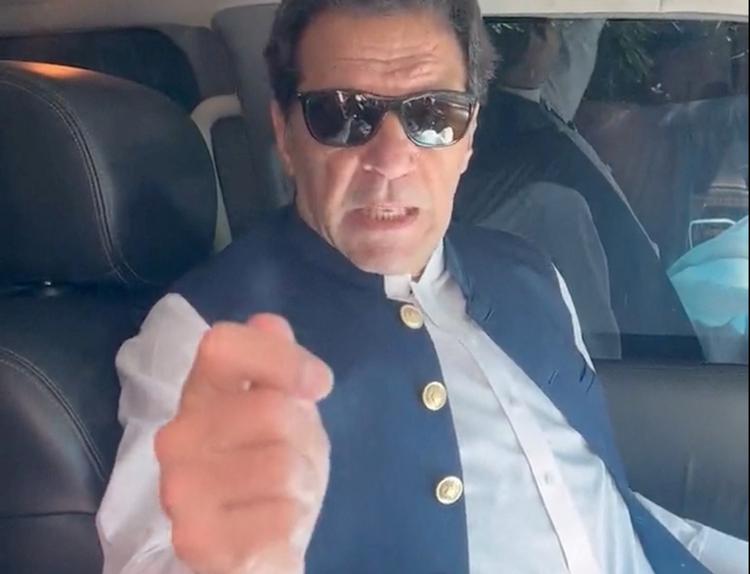 Imran Khan talte til sine tilhængere i en video, der blev  offentliggjort tirsdag på sociale medier inden anholdelsen.  Foto: Imran Khan Via Twitter/Ritzau Scanpix