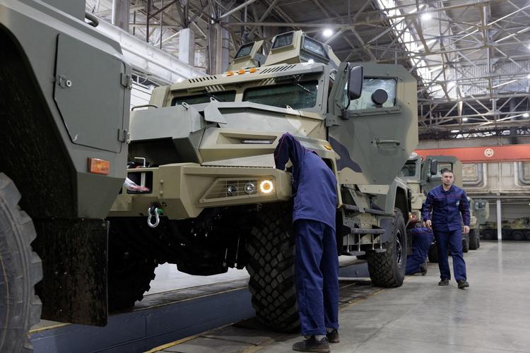 Pansrede køretøjer fremstilles på en af de mange russiske fabrikker, der fremstiller militærudstyr og våben. Foto: Russian Defence Ministry/Ritzau Scanpix