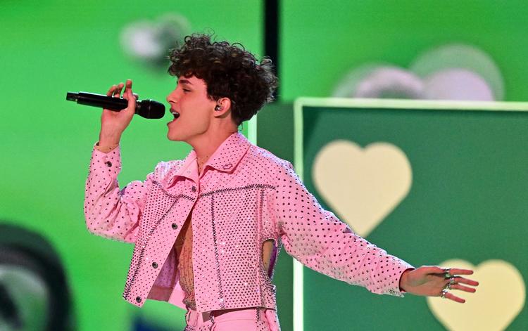 Reiley har Eurovision-ugen igennem udskudt og aflyst en stribe interview og fotosessions for ikke at slide stemmen og tappe energien inden sin skæbnesang. Foto: Peter Kneffel/Ritzau Scanpix