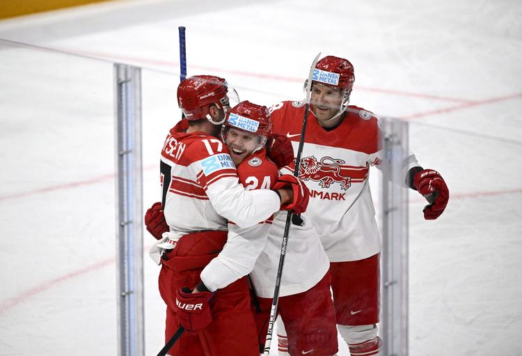 Indtil få timer før kampen var det usikkert, om Nikolaj Ehlers (24) kunne løbe for isen ved VM, men problemet blev løst, og NHL-stjernen scorede til 1-0 mod Ungarn. Foto: Antti Aimo-koivisto/Ritzau Scanpix