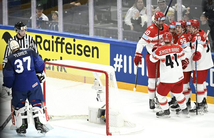 Danmark kunne juble over de to point mod Frankrig, men holdet var gevaldigt under pres på vej mod sejren på 4-3. Foto: Heikki Saukkomaa/Ritzau Scanpix