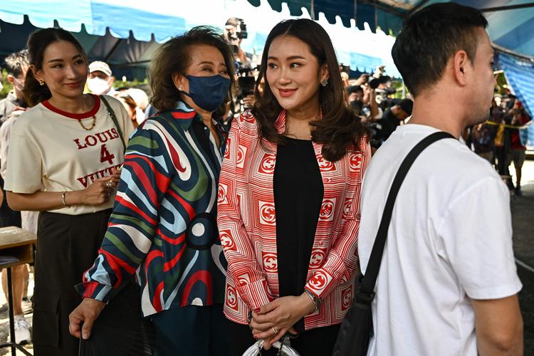 Pheu Thais leder, Paetongtarn Shinawatra, er datter af Thaksin Shinawatra, der var regeringsleder i Thailand fra 2001 til 2006. Foto: Manan Vatsyayana/Ritzau Scanpix