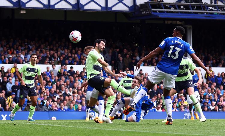Ilkay Gündogan scorede et flot mål for Manchester City mod Everton, da han tæmmede en svær bold og med ryggen mod mål flugtede den i nettet i samme bevægelse. Foto: Carl Recine/Ritzau Scanpix