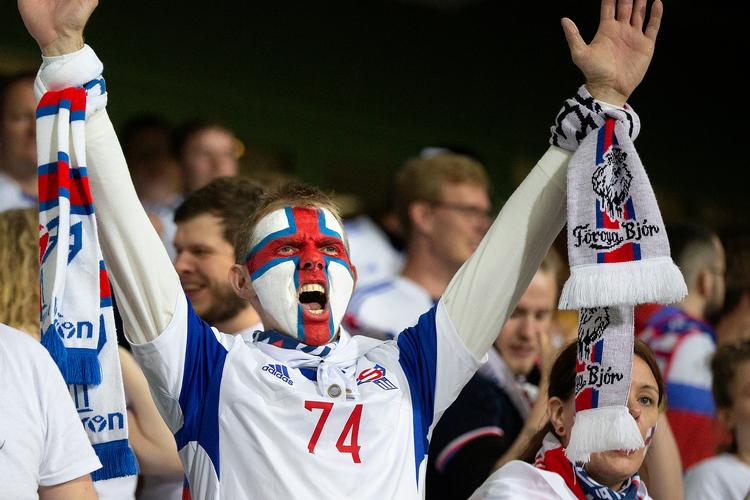 At kæmpe under eget flag i en sportsarena er et stort ønske på Færøerne. Foto: Finn Frandsen