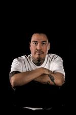 Det er den 33 årige grønlandske fotograf Inuuteq Storch, der er blevet valgt til at udstille på den danske pavillon. 