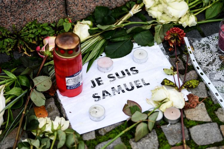 Læreren Samuel Paty blev i oktober 2020 halshugget af en 18-årig tjetjensk teenager. Det skete, efter at Paty havde vist billeder af profeten Muhammed i sin undervisning. Foto: Kira Hofmann/Ritzau Scanpix