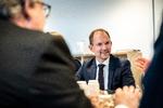 Skatteminister Jeppe Bruus (S) til mødet med organisationerne Dansk Erhverv, DTL, DI, ITD og transportministeren i Skatteministeriet efter lastbilblokader som protest mod regeringens ønske om at indføre en vejafgift i København tirsdag den 16. maj 2023.. Foto: Emil Nicolai Helms/Ritzau Scanpix