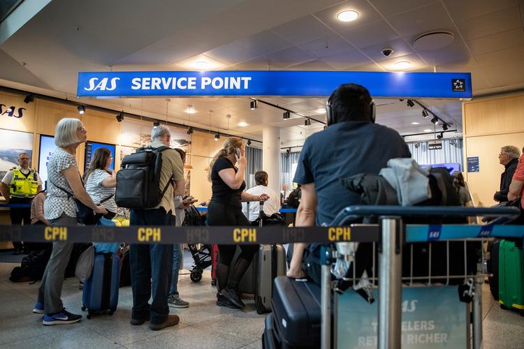 Fra sidste sommer, da 1.000 piloter ansat hos SAS indledte strejke. Det skabte kaos og lange køer for rejsende i Københavns Lufthavn.    Arkivfoto Finn Frandsen