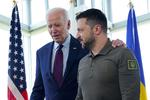  USA's præsident Joe Biden i samtal med Ukraines præsident Volodymyr Zelenskiy under G7-topmødet i Japan.
Susan Walsh/Pool via REUTERS   Foto: Pool/Ritzau Scanpix
