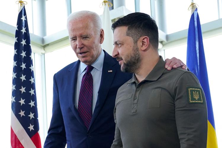  USA's præsident Joe Biden i samtal med Ukraines præsident Volodymyr Zelenskiy under G7-topmødet i Japan.
Susan Walsh/Pool via REUTERS   Foto: Pool/Ritzau Scanpix