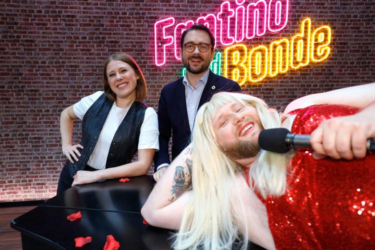 Ja, så kender man lørdags-DR igen. Maria Fantino og Christian Bonde flankerer gæsten fra første afsnit, kordrengen Phillip Faber. 