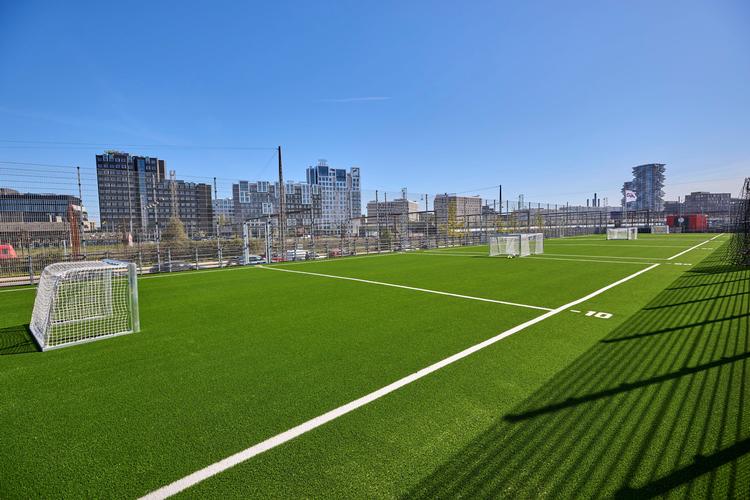 Det kan være svært at få plads til idrætsfaciliteter i byen, men på Vesterbro er der fundet en løsning. Foto: DGI Byens Arena