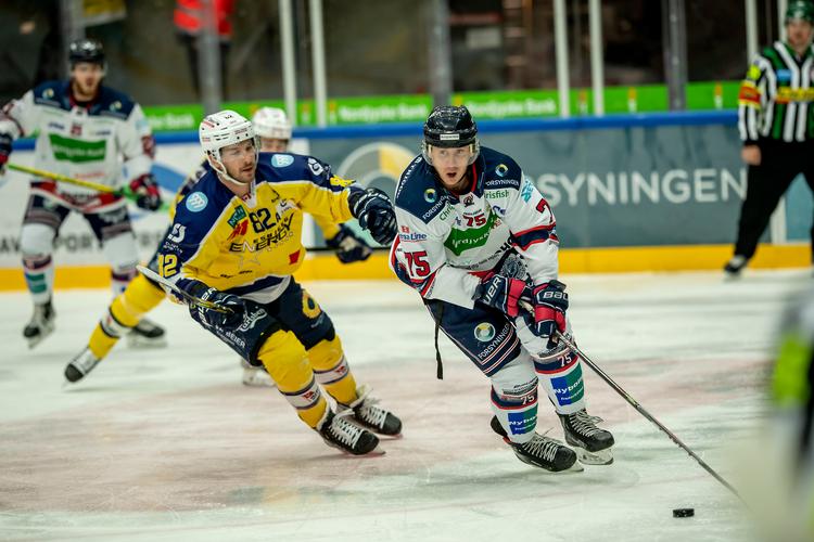  Alex Bumagin blev alvorligt skadet i foråret og stod til at vende tilbage til Rusland, da hans kontrakt udløb. Nu har en indsamling sikret ham endnu et år i Frederikshavns hvide trøje. Foto: René Schütze/Ritzau Scanpix