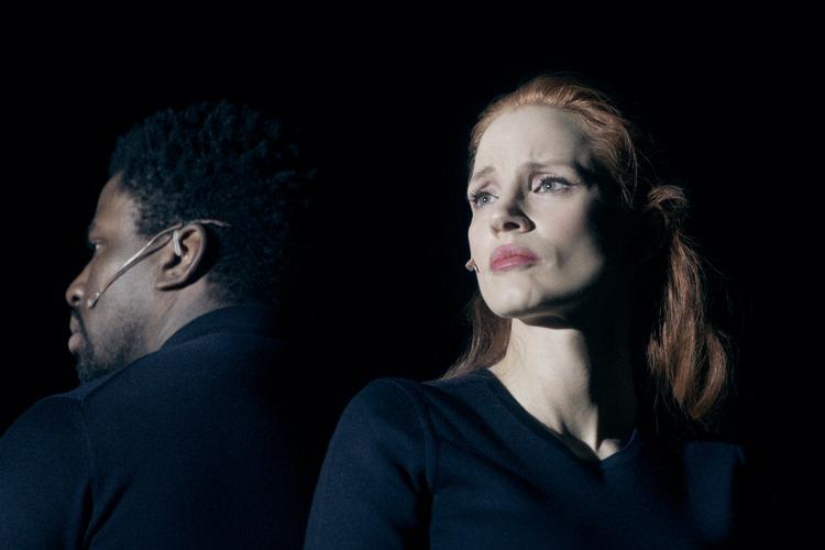 Jessica Chastain, der har film, tv, teater og Oscars i bagagen,  udstråler en overbevisende sammensmeltning af sorg og håb. Foto: The Hudson Theatre Broadway