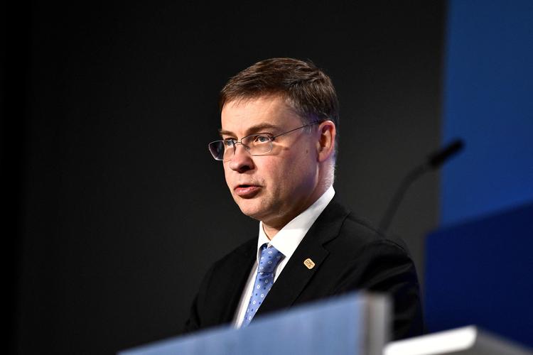 Valdis Dombrovskis, næstformand for EU-kommissionen, kalder EU's samlede økonomi for »forbavsende stærk«. Foto: Tt News Agency/Ritzau Scanpix