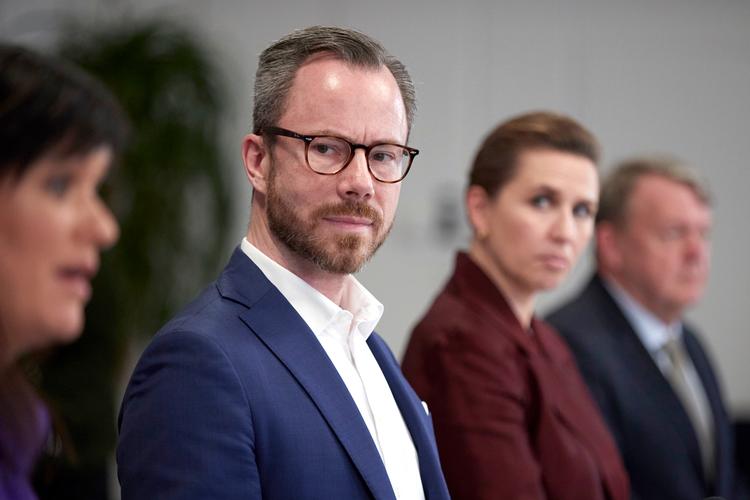 I forrige uge handlede de fleste af landets utallige politiske podcasts om, hvordan det dog skulle gå Jakob Ellemann, når han nu skal vende tilbage til hele tre lederroller. Foto: Jens Dresling