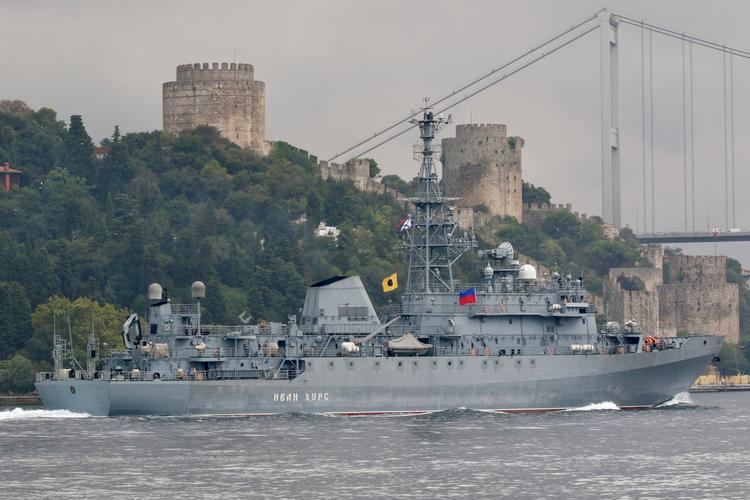 Tre ubemandede ukrainske speedbåde har uden held har forsøgt at angribe det russiske krigsskib ’Ivan Hurs’, hævder Rusland. Foto: Yoruk Isik/Ritzau Scanpix