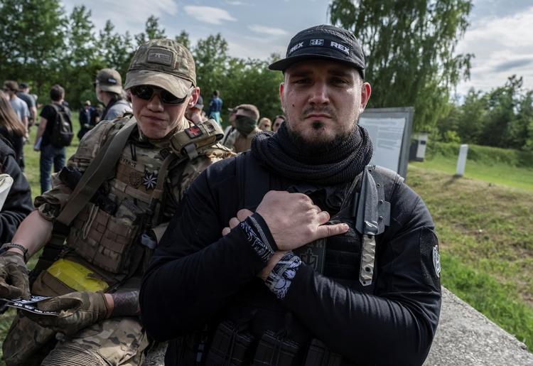 Denis Kapustin, der beskriver sig selv som lederen af Ruslands Frivillige Korps, varsler nye angreb på russisk territorium ligesom det i Belgorod mandag. Foto: Viacheslav Ratynskyi/Ritzau Scanpix