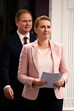 Statsminister Mette Frederiksen (S) efterfulgt af finansminister Nicolai Wammen (S).    Foto: Jens Dresling