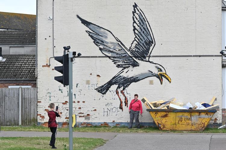 Værket i Lowestoft var en del af Banksys 'Great British Spraycation'-serie fra 2021. .  Foto: Justin Tallis/Ritzau Scanpix