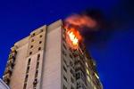 Sådan så der ud i Kyiv i nat, da vragdele fra en drone forårsagede en brand i et højhus. Foto: Kyiv City Military Administratio/Ritzau Scanpix