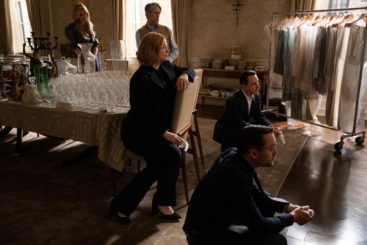 Sorg og grin, kærlighed og had, humor og afgrundsdyb uretfærdighed. Sidste episode af 'Succession' sætter på brutal vis hele serien i feministisk perspektiv. Foto: HBO