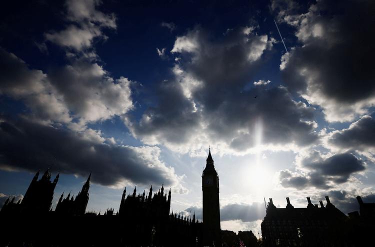 Renoveringen af det britiske parlament, Palace of Westminter, kan i værste fald tage op til 76 år og kost 190 milliarder kroner.  Foto: Yara Nardi/Ritzau Scanpix