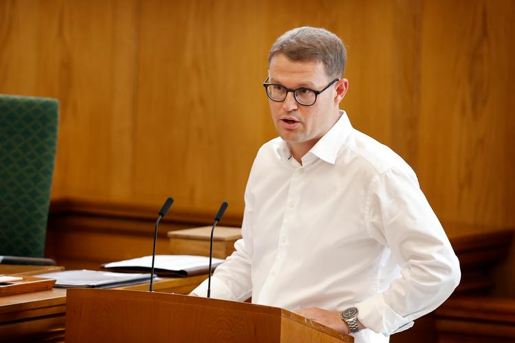 Politisk ordfører i Socialdemokratiet Christian Rabjerg Madsen mener, at man kan bebrejde ham og hans kolleger for skærmenes indtog i børn og unges liv.  Foto: Jens Dresling