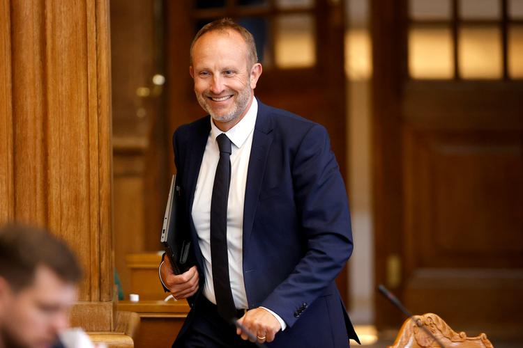 Martin Lidegaard (R) mener, at borgernes ret til rent vand og mad bør grundlovssikres. Foto: Jens Dresling