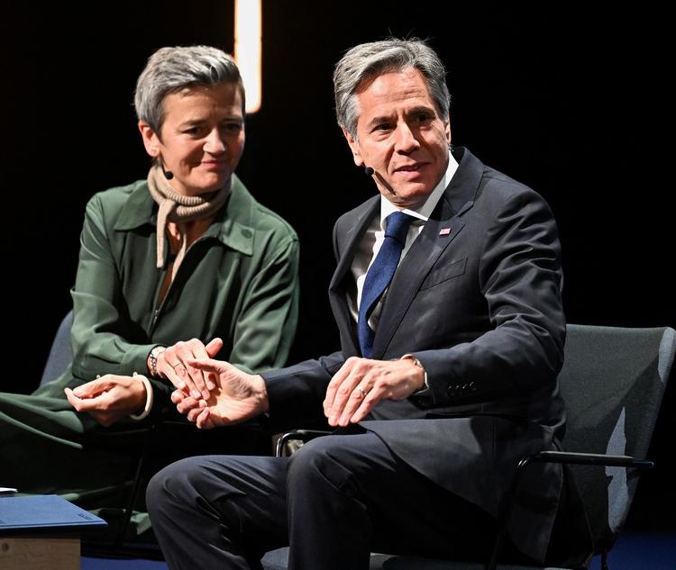 EU-kommissær Margrethe Vestager og USA's udenrigsminister, Antony Blinken, mødtes onsdag i Sverige, hvor de slog til lyd for etiske retningslinjer for brugen af kunstig intelligens. Foto: Tt News Agency/Ritzau Scanpix