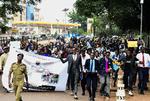 Kampala - studerende hylder i demonstration den ugandiske magthaver for hans ny lov vendt imod homoseksuelle. Foto: Abubaker Lubowa/Ritzau Scanpix