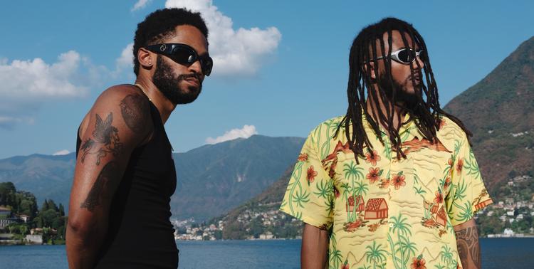 Rapperen Aminé og produceren Kaytranada kalder sig til sammen Kaytraminé og udgiver en omgang kængurustyltefunk på deres nye album. Foto: Lucas Creighton