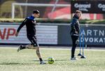 Daniel Agger og Lars Jacobsen har været træner-duo i HB Køge siden 2021. Nu skal klubben finde ny træner.    Foto: Tariq Mikkel Khan