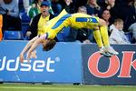  Brøndbys Mathias Kvistgaarden slår flik-flak efter en scoring. Han og holdkammeraterne får ny hovedsponsor - Danske Spil.   Foto: Jens Dresling