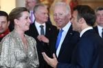 Mette Frederiksen og Joe Biden har mødt hinanden før, men aldrig i Det Hvide Hus. Her er de med Frankrigs præsident, Emmanuel Macron, under sidste års Nato-topmøde i Madrid. Foto: Bertrand Guay/Ritzau Scanpix