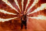 Rammstein med Till Lindemann i front diskede op med masser af løjer på scenen, men først hen mod slutningen blev de rigtig synlige, da pyro-gimmickene for alvor blev sluppet løs. Foto: Christian Falck Wolff