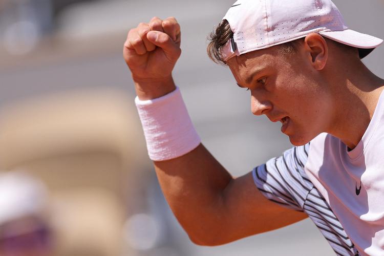 Danske Holger Rune er klar til 4. runde ved French Open efter en ubesværet sejr lørdag eftermiddag. Foto: Thomas Samson/Ritzau Scanpix