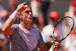 Holger Rune forsøgte at gejle publikum op, da han strøg videre til 4. runde ved French Open. Foto: Thomas Samson/AFP/Ritzau Scanpix