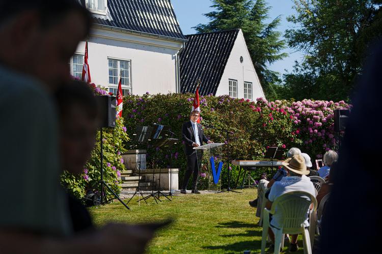 Forsvarsminister Troels Lund Poulsen skulle i modsætning til flere af de andre toppolitikere kun holde én grundlovstale. Det skete på Carlsminde i Søllerød, hvor Venstre i mange år har haft hovedkvarter.  Foto: Liselotte Sabroe/Ritzau Scanpix