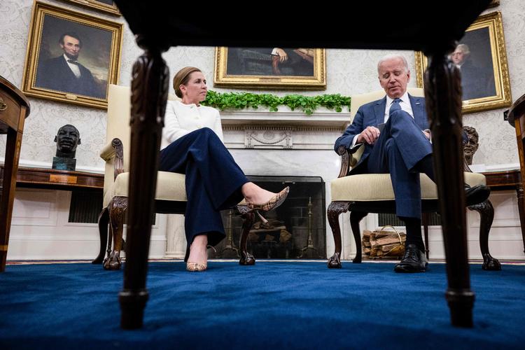 Under statsminister Mette Frederiksens officielle besøg hos præsident Joe Biden mødtes hun også med CIA-direktør  William J. Burns. FE-sagen blev næppe liggende under gulvtæppet, siger iagtagere og involverede. (Photo by Andrew Caballero-Reynolds / AFP)   Foto: Andrew Caballero-reynolds/Ritzau Scanpix