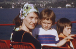 Ligesom i sit forfatterskab bevæger forfatter og nobelpristager Annie Ernaux sig i dokumentaren mellem personlige erfaringer og tidens politiske brydninger. Foto: Foto fra filmen 'Super 8 Years'