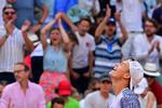 Holger Rune kunne ånde lettet op, da han efter fire timers tennis i en dramatisk maratonkamp spillede sig videre til kvartfinalerne ved French Open i Paris. Nu venter norske Casper Ruud, verdensranglistens nummer 4. Foto: Emmanuel Dunand/AFP/Ritzau Scanpix