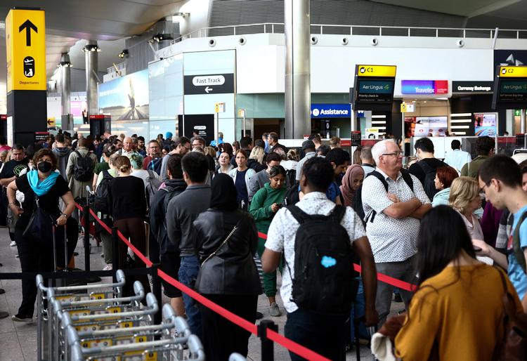 Heathrow er en af Europas travleste lufthavne. Nu venter en sommer med strejker. Foto: Henry Nicholls/Ritzau Scanpix