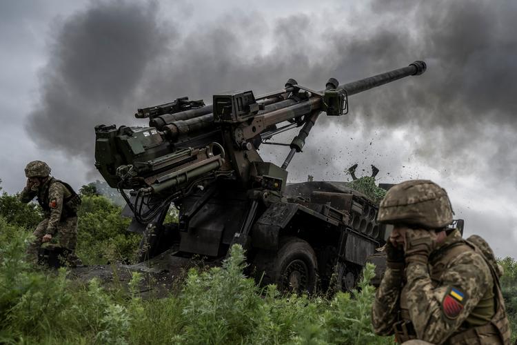 Ukrainske soldater fotograferet i kamp i nærheden af byen Avdivka i Donetsk Regionen 31. maj.  Foto: Viacheslav Ratynskyi/Ritzau Scanpix