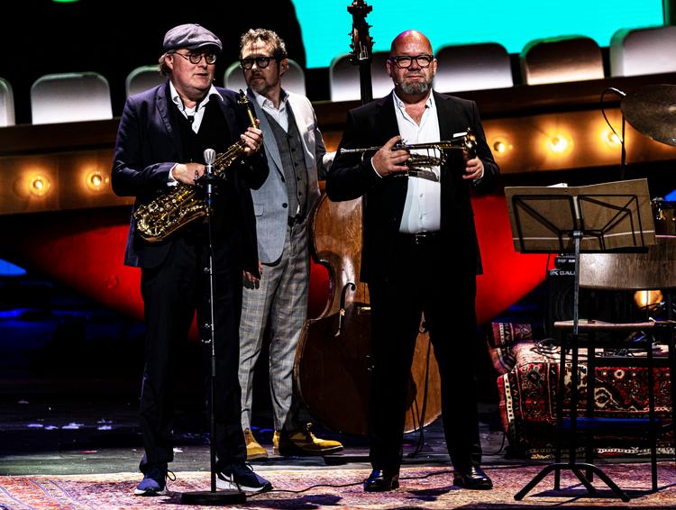 Lars Hjortshøj og Benjamin Koppel. ses her sammen til Zulu Comedy Galla i 2022. Nu har de skrevet en bog sammen.  Foto: Jonas Olufson