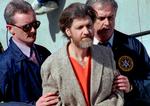 Ted Kaczynski på vej i retten i 1996. Foto: John Youngbear/Ritzau Scanpix