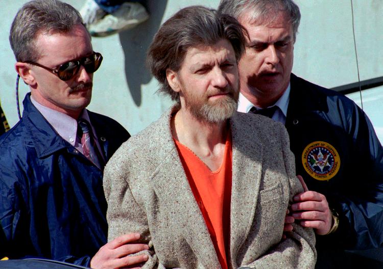 Ted Kaczynski på vej i retten i 1996. Foto: John Youngbear/Ritzau Scanpix