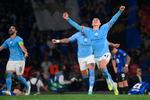 Slutfløjtet udløste jubel hos Phil Foden og alle de øvrige lyseblå i Istanbul og Manchester. Foto: Franck Fife/Ritzau Scanpix